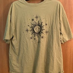 green oversized graphic tee with sun pattern size medium